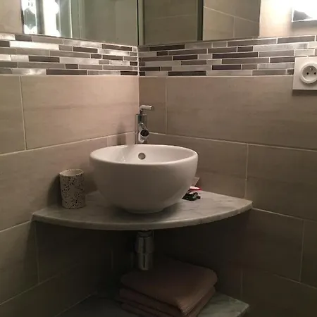 Studette De Apartment *