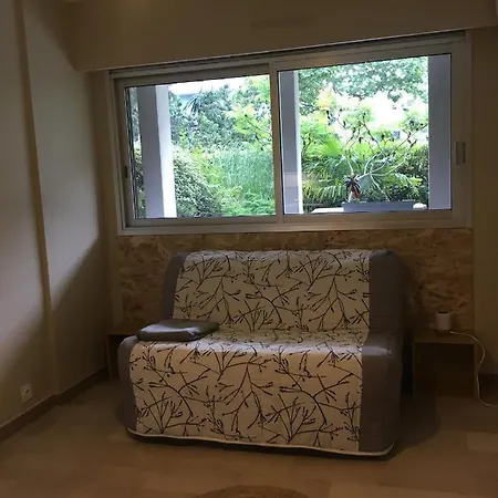 Studette De דירה